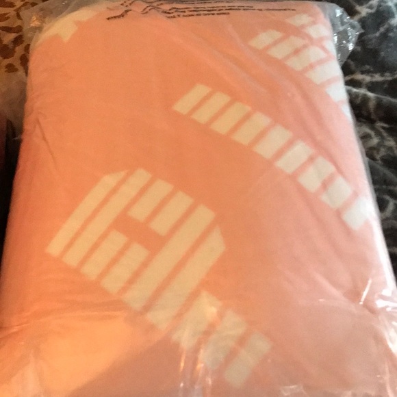 PINK Victoria's Secret Accessories - Pink Sherpa brand new